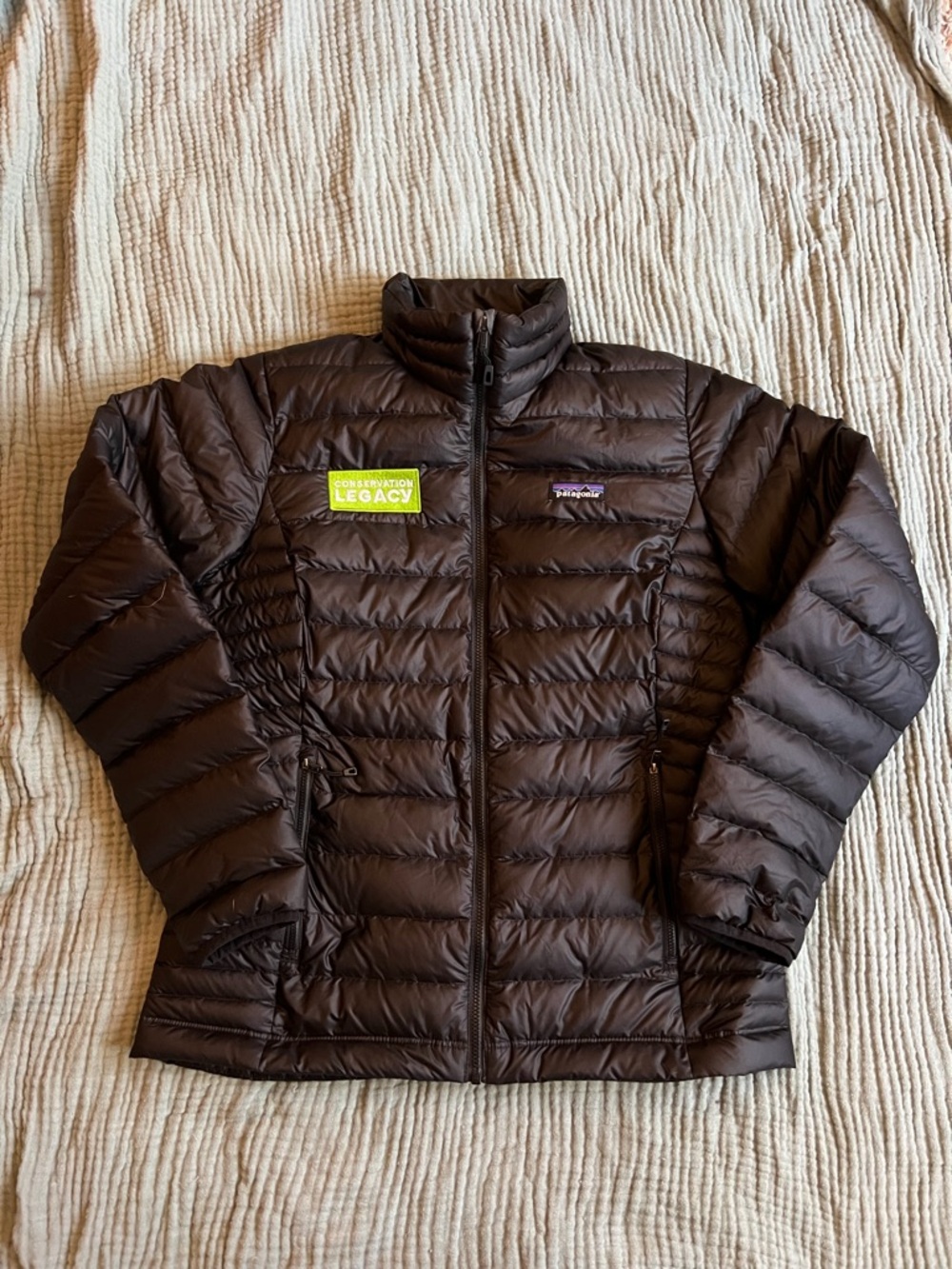Patagonia Women’s Full Zip Down Jacket Size Medium, Black with log patch